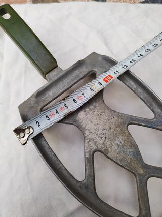 Antiguo soporte base plancha metal mango