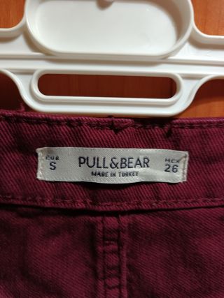 Falda vaquera burdeos  Pullbear 