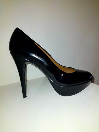 zapatos negros con plataforma 