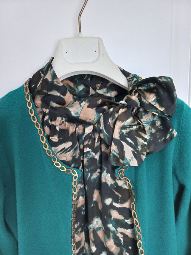 Top rasato con scollo all'americana e fiocco