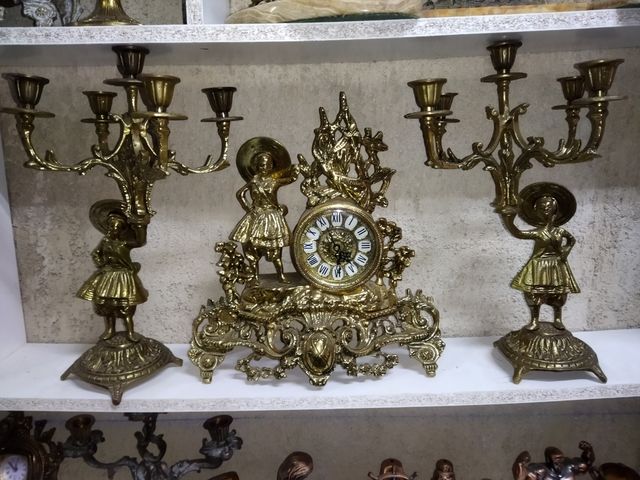 antico e imponente. Set in bronzo