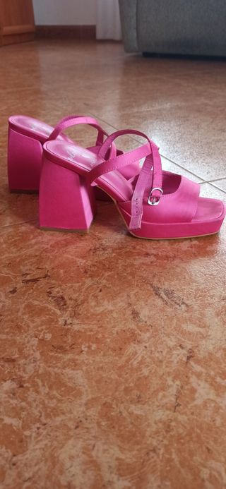 Sandalias plataforma tacón fucsias