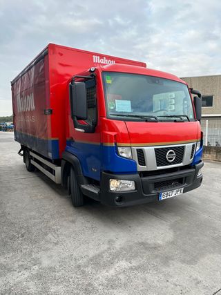 Camion botellero Nissan NT500 2016