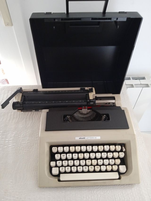 Maquina de escribir Olivetti Lettera 40