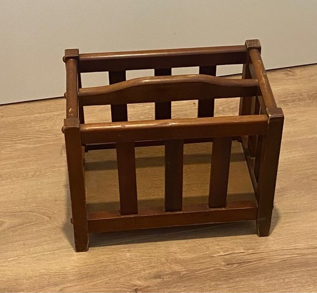 Revistero de madera