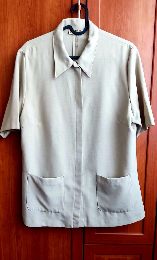 Americana entretiempo, manga corta.