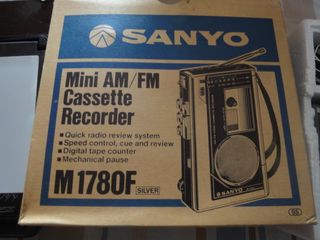 3 Radios FM/AM, alarma etc.