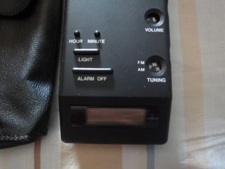 3 Radios FM/AM, alarma etc.