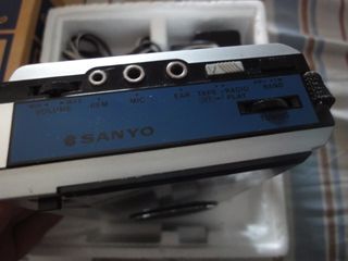 3 Radios FM/AM, alarma etc.