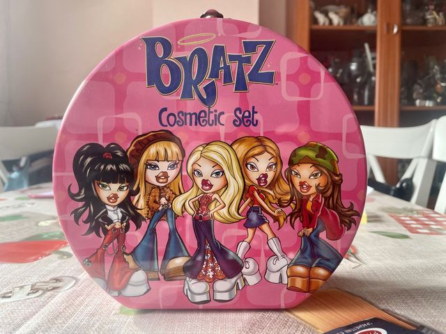 Maletín Bratz de segunda mano por 20 EUR en Madrid en WALLAPOP