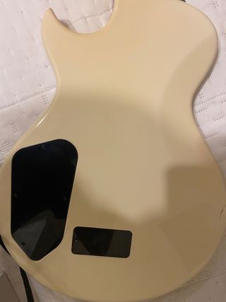 Guitarra eléctrica Ibanez ART 120 + funda