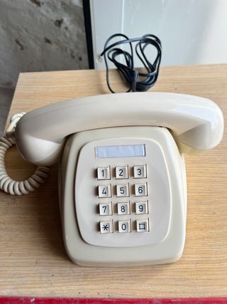 Teléfono heraldo vintage