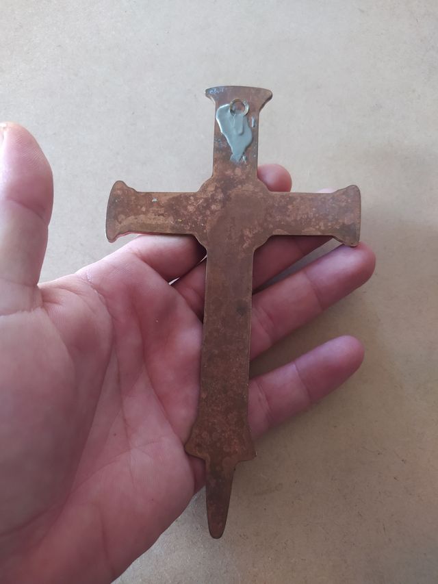 Cruz de bronce esmaltada al fuego