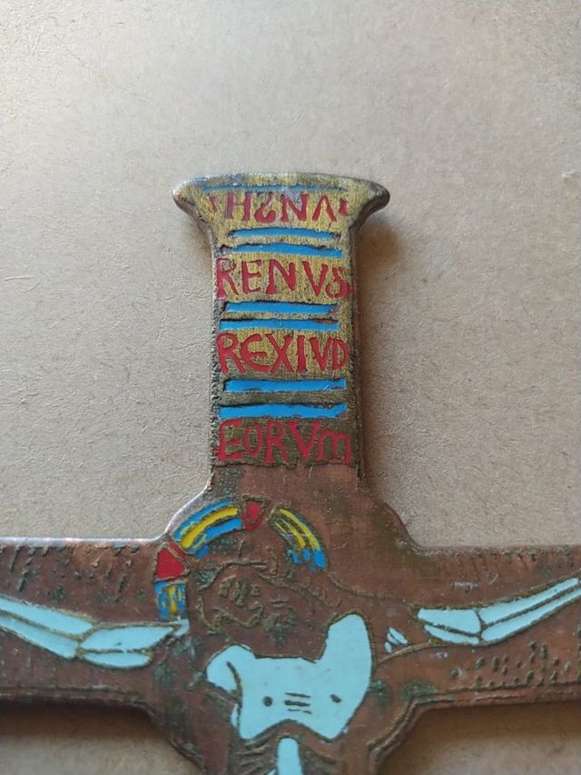 Cruz de bronce esmaltada al fuego