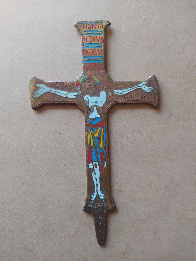 Cruz de bronce esmaltada al fuego