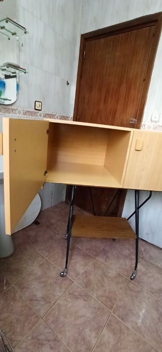 armadio in legno a 2 ante