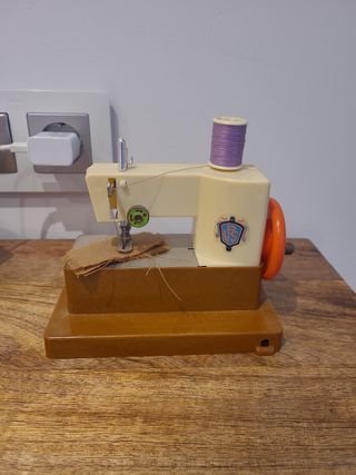 Máquina de coser de juguete.