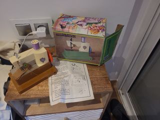 Máquina de coser de juguete.