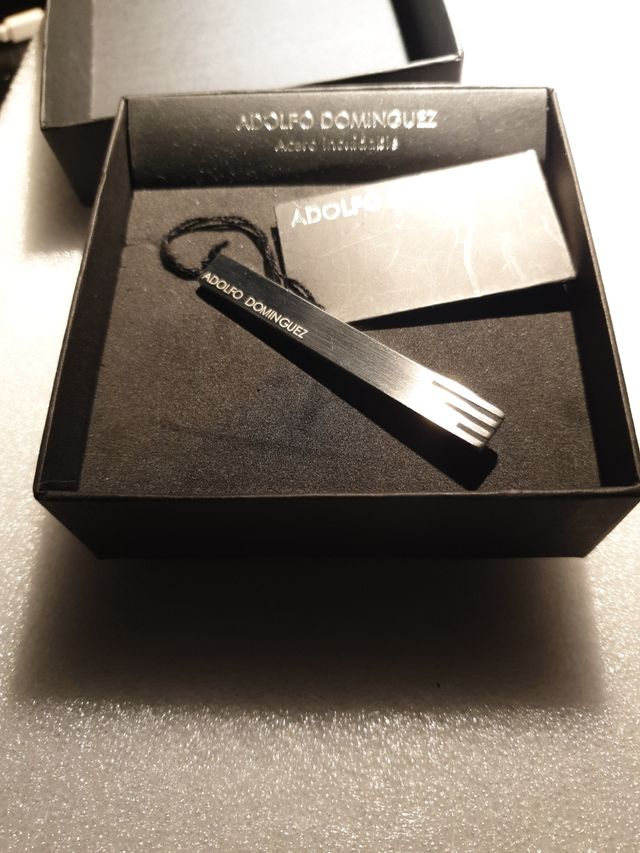 PISA CORBATA DE ADOLFO DOMINGUEZ