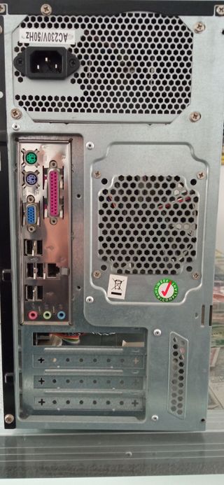 Caja midtower para pc marca NOX