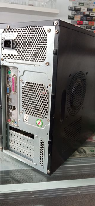 Caja midtower para pc marca NOX