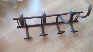 Percha antigua de pared