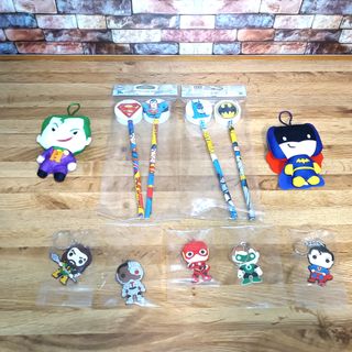 5 Portachiavi DC + 4 Matite DC + 2 Pupazzetti DC