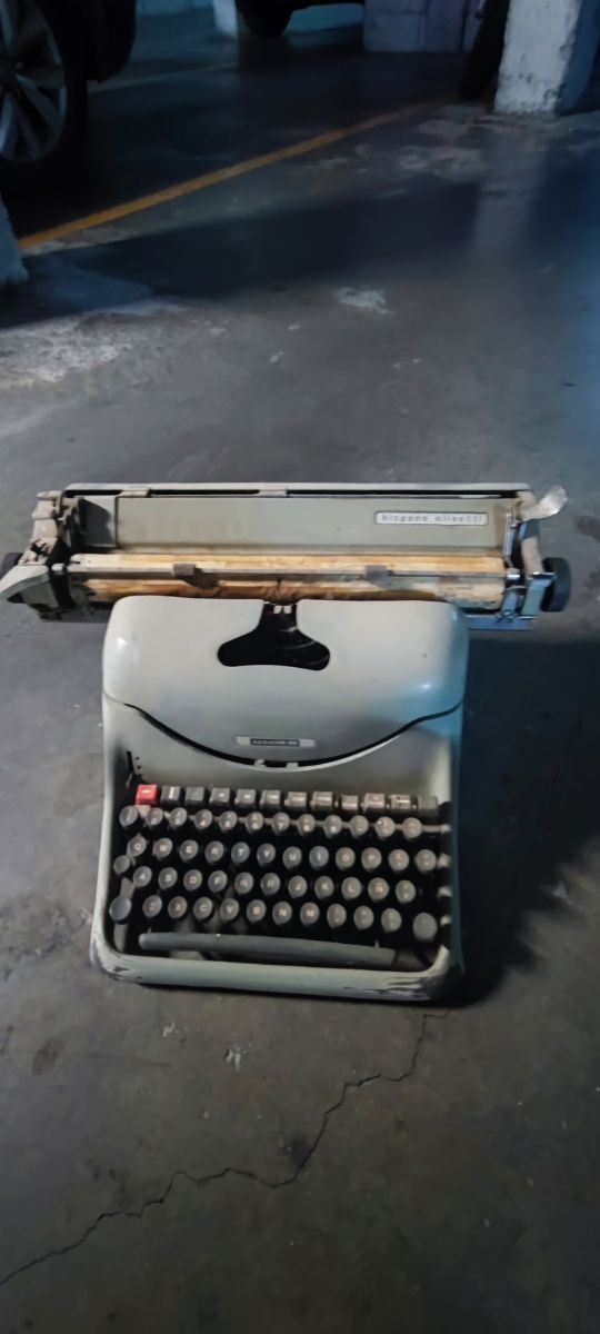 maquina de coser y maquina de escribir antiguas