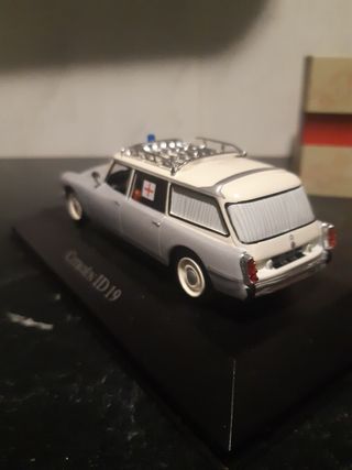 coches coleccion ambulancia 1/43 Altas