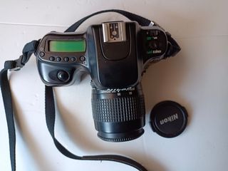preciosa cámara reflex Nikon