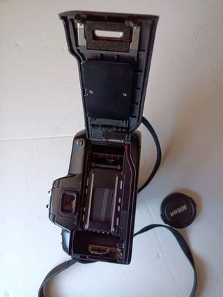 preciosa cámara reflex Nikon