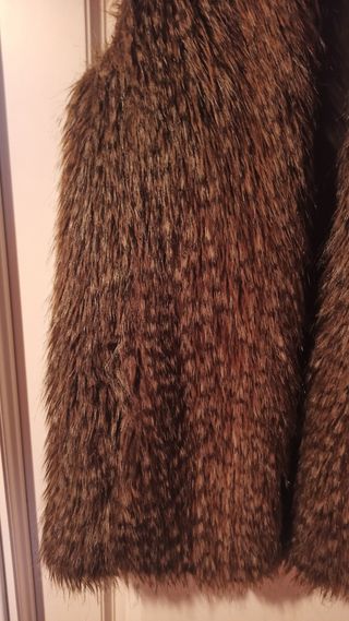 SEGUNDA REBAJA. Chaleco de pelo de ZARA.