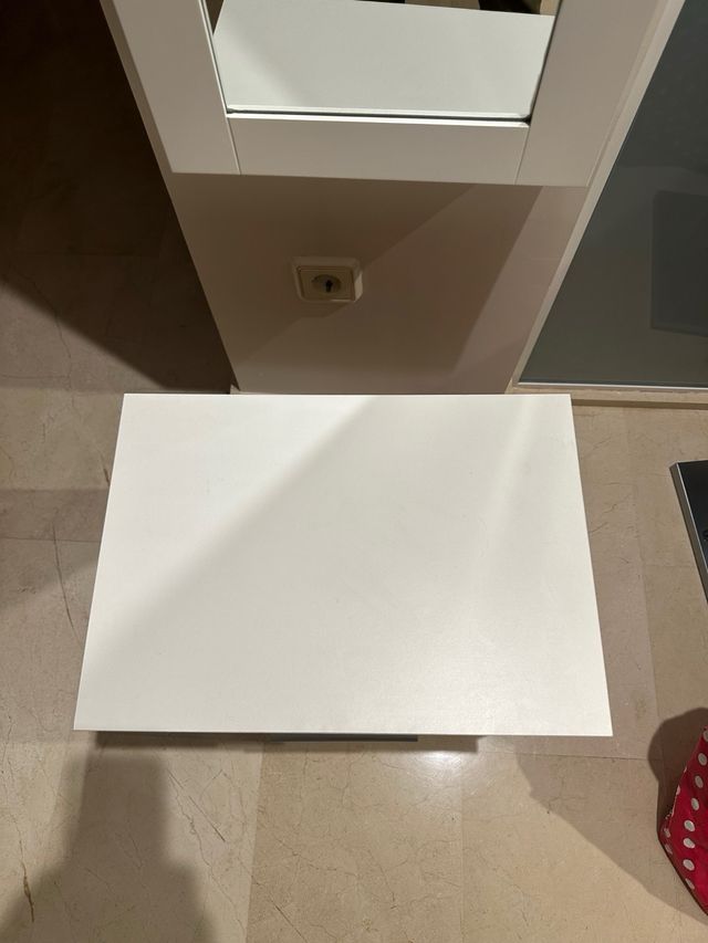 Cabecero blanco de madera