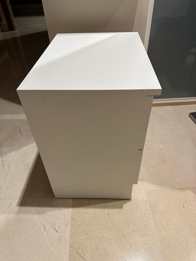 Cabecero blanco de madera