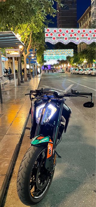 Ktm duke 790 2019 9000km con extras, está nueva.