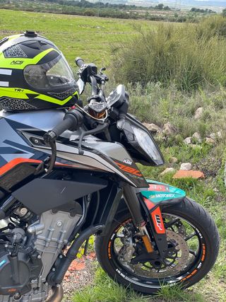 Ktm duke 790 2019 9000km con extras, está nueva.