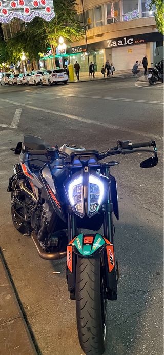 Ktm duke 790 2019 9000km con extras, está nueva.