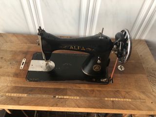 Máquina coser Alfa muy antigua con mueble incluido