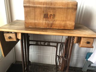 Máquina coser Alfa muy antigua con mueble incluido