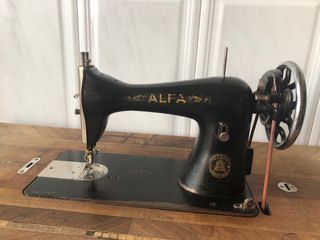 Máquina coser Alfa muy antigua con mueble incluido