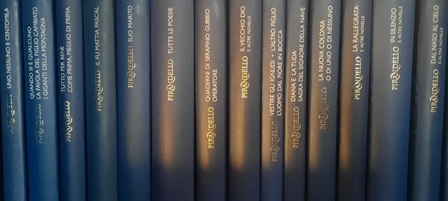 43 volumi Collezione Luigi Pirandello