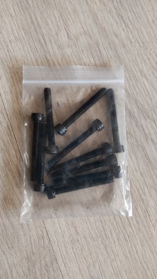 Tornillos Allen color negro M4 40mm