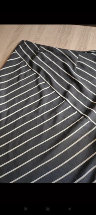 Falda asimétrica, negra y blanca