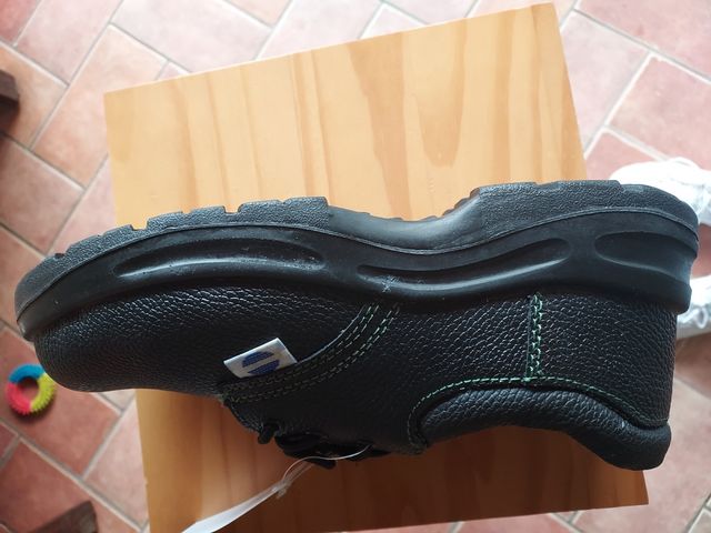 zapato de trabajo 44