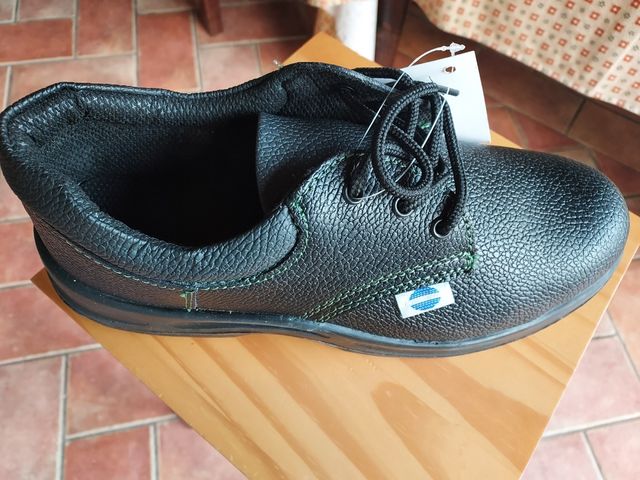 zapato de trabajo 44