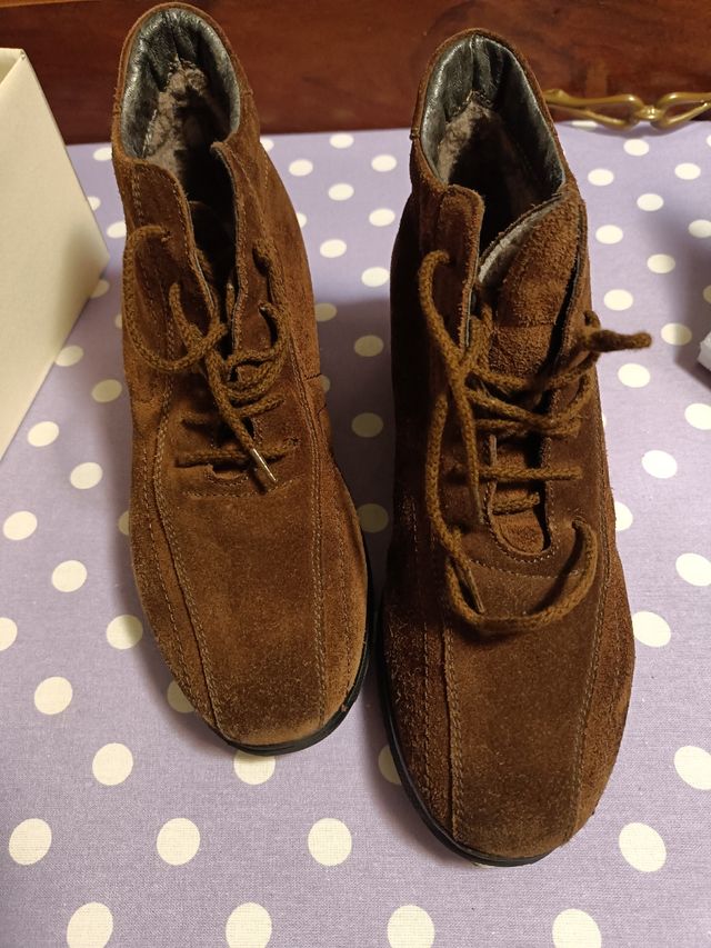 scarponcini  in camoscio da donna marroni