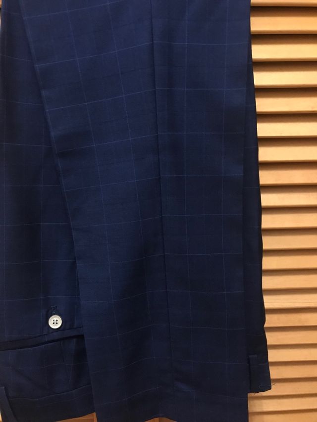 Traje de chico de color azul  , de cuadros