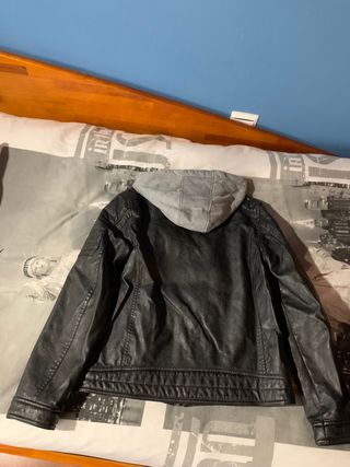 Chaqueta Cuero Gorro Gris