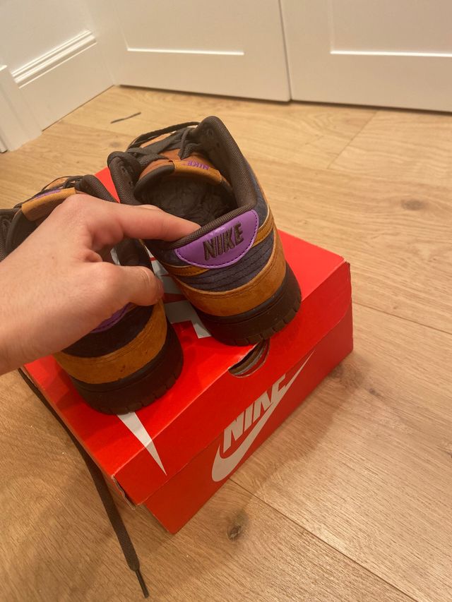 Dunk low Nike marrones moradas y oscuro de segunda mano por 80 EUR en