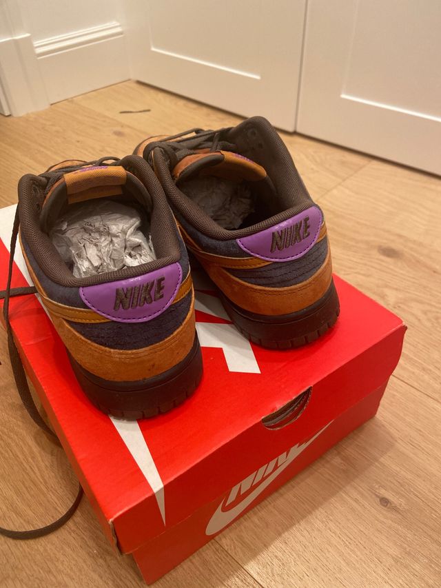 Dunk low Nike marrones moradas y oscuro de segunda mano por 80 EUR en